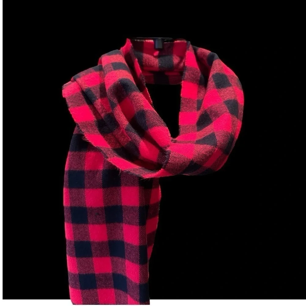 CROFT&BARROW, WOMENS, RED & BLACK, BUFFALO PLAID SCARF. IN EXCELLENT CONDITION.